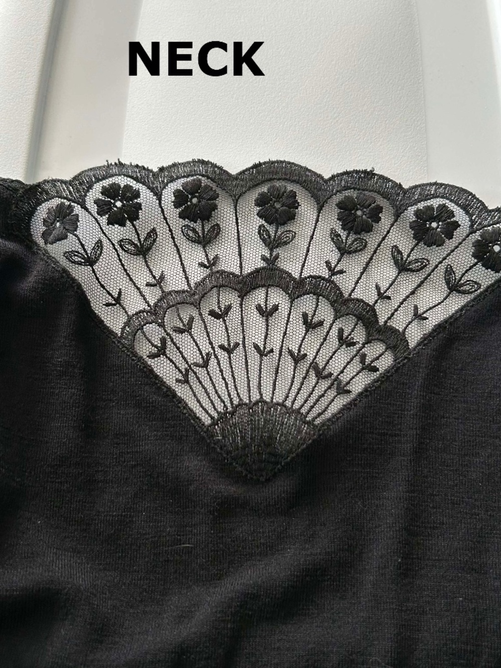CAMISOLE, HANRO FINE PURE WOOL, BLACK, SIZE M, LACE PANELS AT NECK & HIPS,